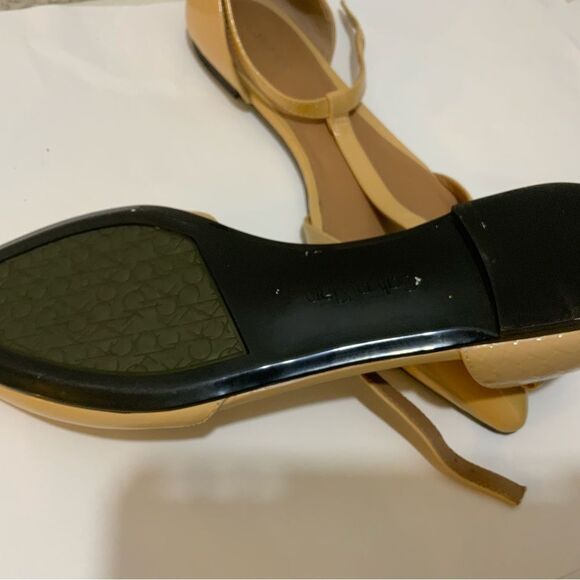NWOB Calvin Klein Womens Tan Patent Leather T-Strap Ballet Flats 7.5M - Picture 6 of 9